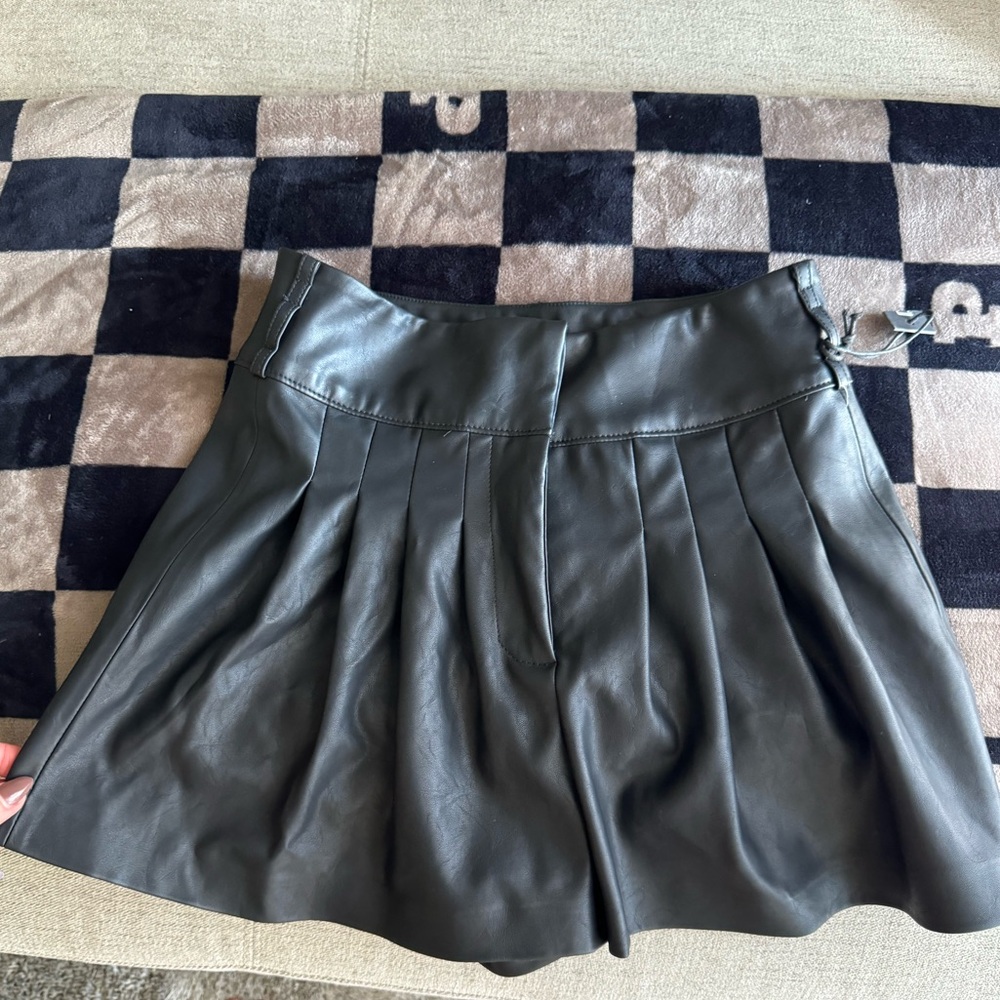 New Blank NYC Black Faux Leather squirt/shorts_ Size:26 (Brand New)